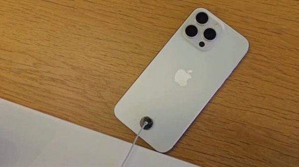 Apple iPhone 15 Pro Max - White Titanium