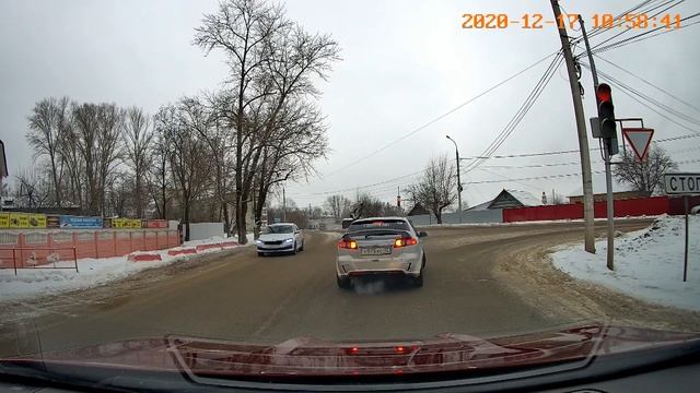 Проезд на красный на одном из перекрестков Волжска смотреть онлайн