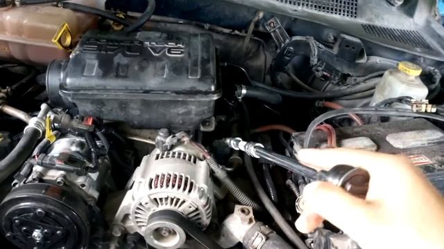 jeep liberty 03 limpiando cuerpo aceleración y válvula iac parte 1 смотреть онлайн