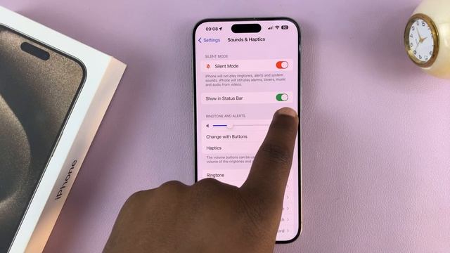 How To Show / Hide Silent Mode Icon In Status Bar Of iPhone 15 & iPhone 15 Pro смотреть онлайн