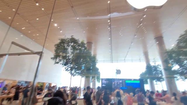 BIGGEST APPLE STORE IN ASIA | IPHONE 14 PRO | MY FIRST IPHONE смотреть онлайн