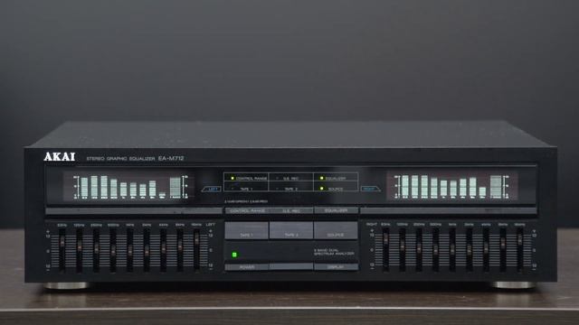 AKAI EA-M712 эквалайзер с анализатором спектра. Япония. смотреть онлайн