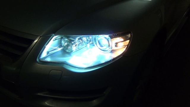 Volkswagen Touareg 2007-2010 ремонт фар с заменой линз HELLA 3R смотреть онлайн