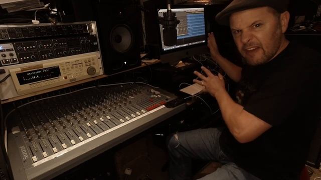 Using multi-channel DAW and its Effects with an Analogue Mixer смотреть онлайн