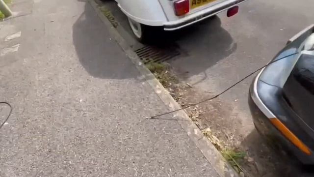 Fitting a new bonnet release cable on the Jaguar X350 XJ6 смотреть онлайн