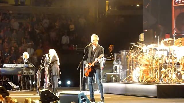 Fleetwood Mac - Don't Stop - Pepsi Center - Denver - 4-1-2015 смотреть онлайн