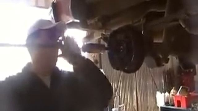 Jeep Cherokee Rear Wheel bearing replacement part 5 смотреть онлайн