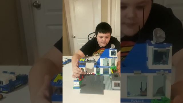 Reviewing a lego city set 60316 police station! смотреть онлайн