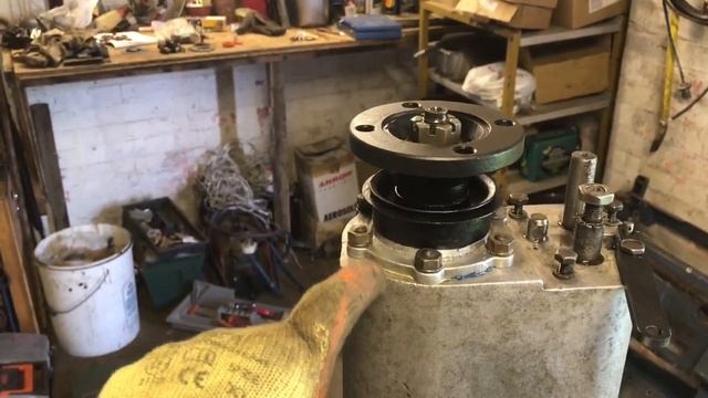 Land Rover Series 3 Restoration - Transfer Case Progress & Gearbox Update Pt. 19 смотреть онлайн