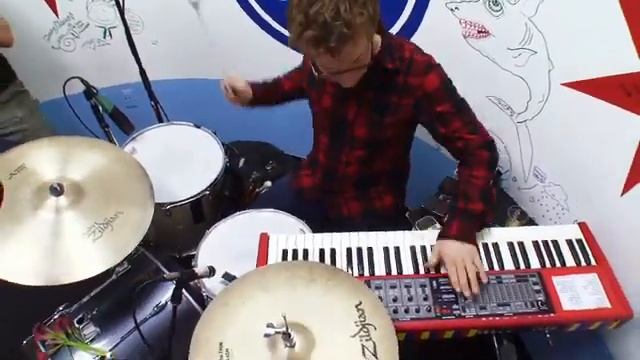 Wye Oak Covers Danzig's Mother (AV Club version) смотреть онлайн