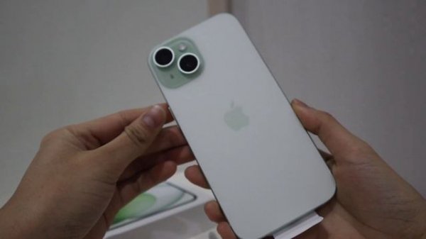 iPhone 15 Green Unboxing