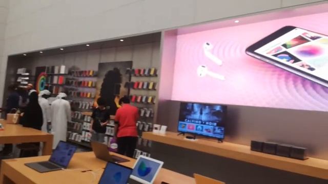 Apple store Abu Dhabi UAE. смотреть онлайн