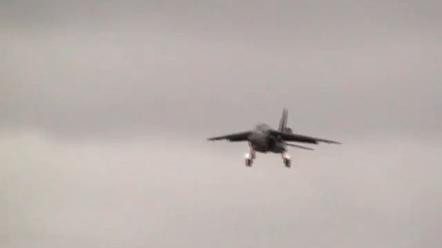 QinetiQ's Jaguar and Alpha Jet arrive at Riat 2007 смотреть онлайн