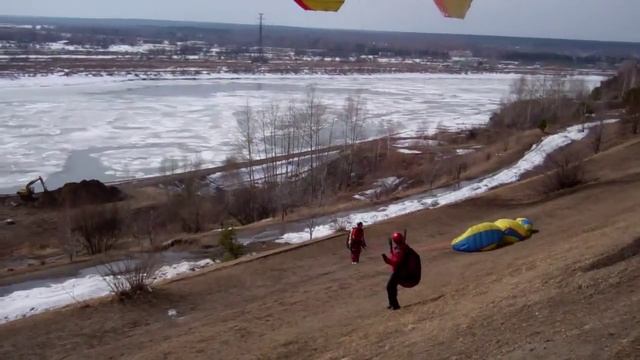 Парапланеристы взлетают 2.mp4 смотреть онлайн