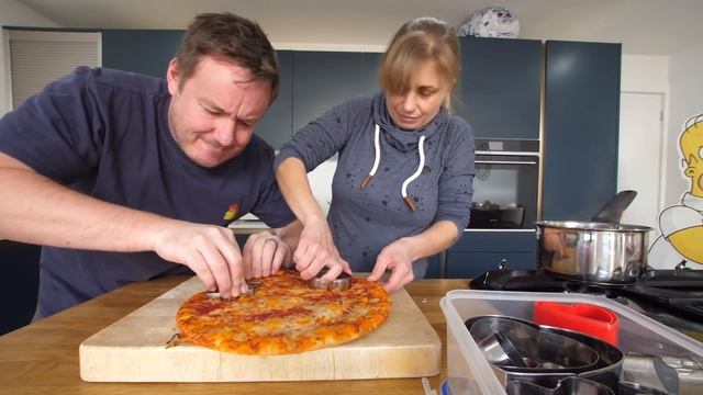We tested Viral Kitchen Hacks ft Self Saucing Mac & Cheese! смотреть онлайн