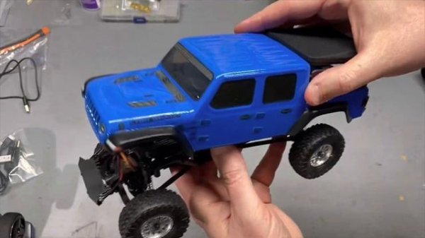FIRST LOOK Axial SCX24 Jeep JT Gladiator 1/24 4WD micro crawler