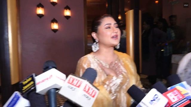 Rashmi Desai HUG Ajaz Khan at Sara Afreen Khan's Iftaar Party смотреть онлайн