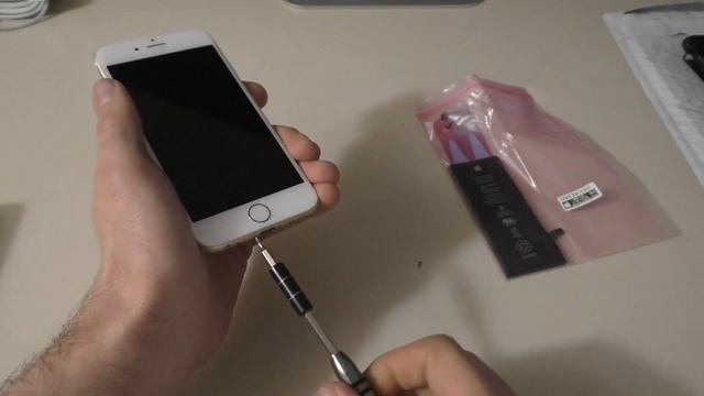 Let's Replace an iPhone 6 Battery смотреть онлайн