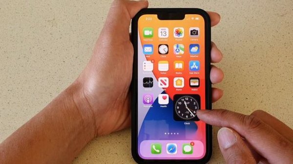 iPhone 13/13 Pro: How to Add a City Clock Widget to the Home Screen