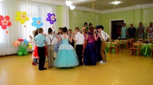 Красивый вход на выпускном в детском саду