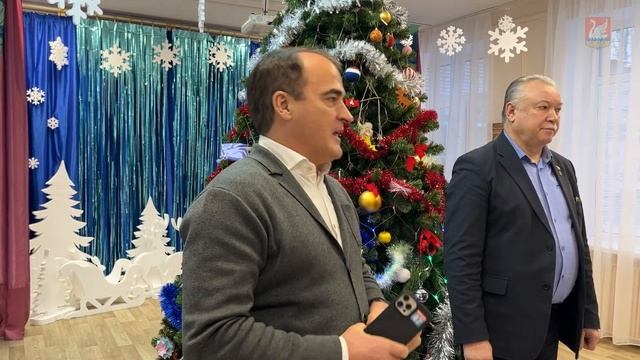 Новогодние елки в детском саду и школе смотреть онлайн