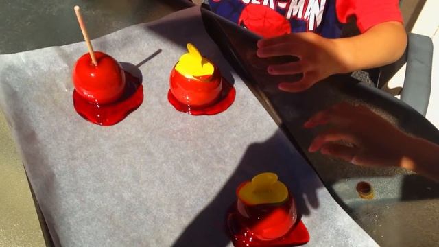 Jay and Z Make Toffee Apples for the First Time смотреть онлайн