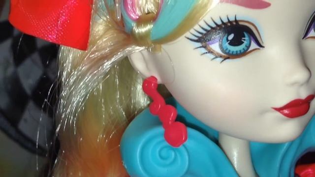 Ever After High Way Too Wonderland Apple White Doll смотреть онлайн