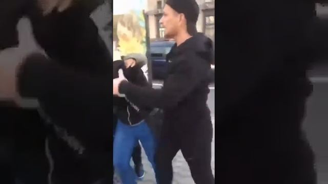 наказал цыганей за кражу. Ризиновый и газовый балончик смотреть онлайн