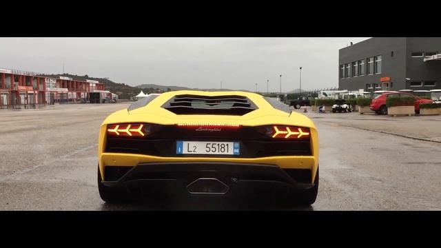 2018 Lamborghini Aventador S - revs & acceleration смотреть онлайн