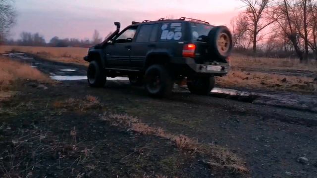 Jeep Grand Cherokee ZJ 5.2 V8 смотреть онлайн