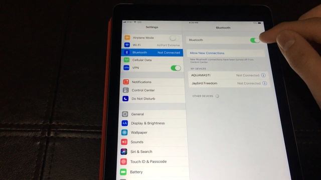 How to Completely Turn Off Bluetooth and WiFi on iOS 11 смотреть онлайн