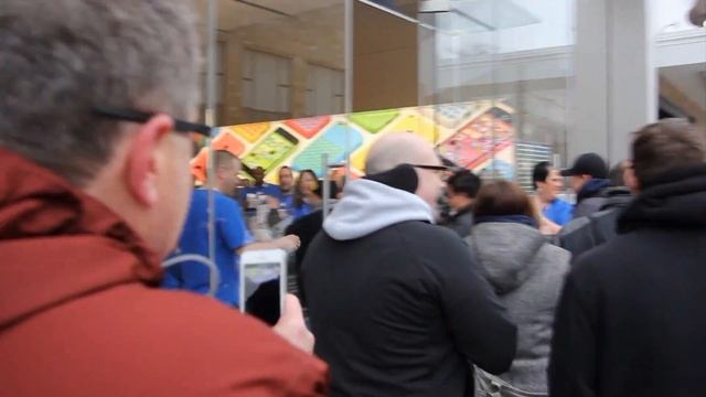 Oakbrook Apple Store Grand Re-Opening (1/11/14) смотреть онлайн