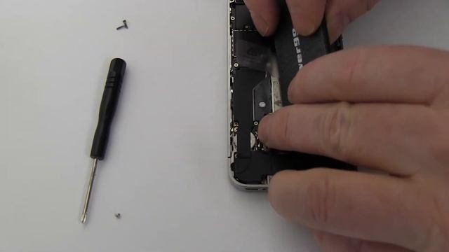 How to Replace Your Apple iPhone 4 A1332 Battery смотреть онлайн