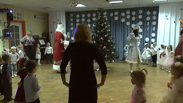 Новогодний утренник смотреть онлайн