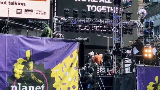 New York City Live: What’s happening in Times Square on New Years Eve? 🥳 смотреть онлайн