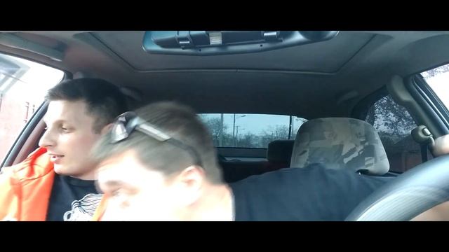ВЫКИНУЛ С МАШИНЫ, ПОШУТИЛ НАЗЫВАЕТСЯ (#ВадимМиху) смотреть онлайн