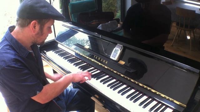 Spicing up chords - using extra notes to create voicings смотреть онлайн