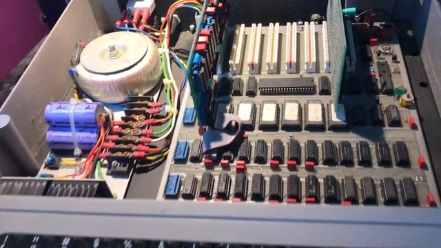 Apple II UK Clone 1980s смотреть онлайн