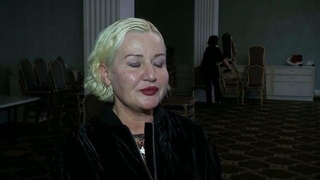 Модные прически нового сезона представляют звездные стилисты смотреть онлайн