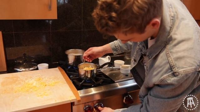 3 Ingredient Mac N' Cheese | The College Cooking Show смотреть онлайн