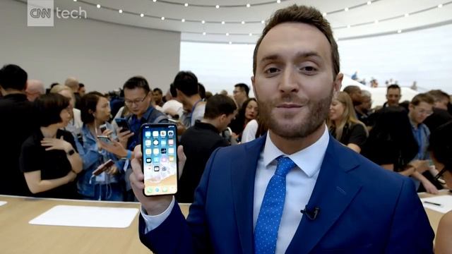 Hands on with Apple's iPhone X смотреть онлайн