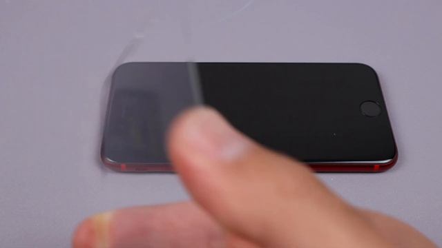 iPhone SE 2 : How To Install Glass Screen Protector смотреть онлайн