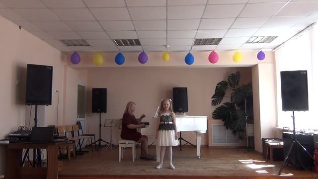 Зайцева Елизавета, 7 лет. В зелёный бор, муз. Фрида. Песенка про дикцию, муз. Абелян. смотреть онлайн