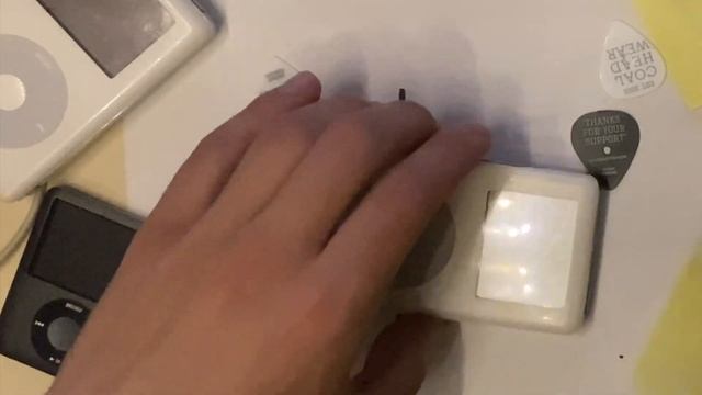 Trying to Fix a Sad iPod смотреть онлайн