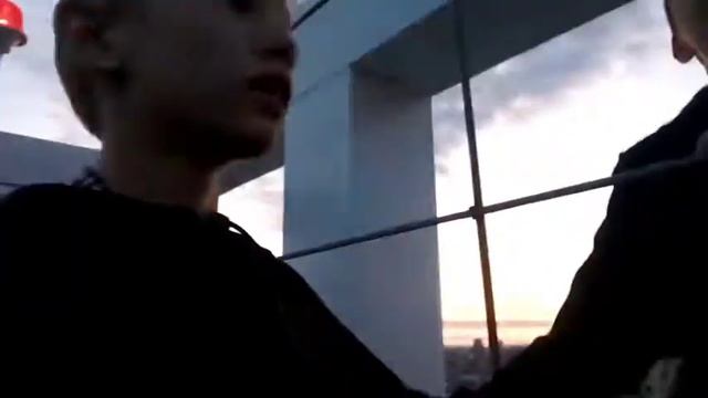 Я школьник и я залес на 17 этажный дом ну как вам смотреть онлайн