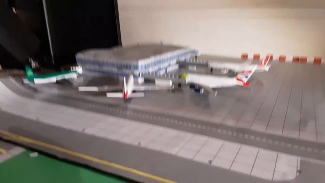 Daron Models 1/400 scale airport #4 (new terminal 1) смотреть онлайн