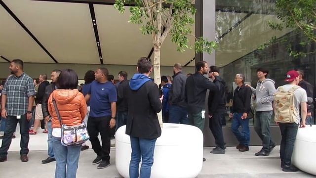 Apple Store Grand Opening Union Square San Francisco California (May 21, 2016) смотреть онлайн