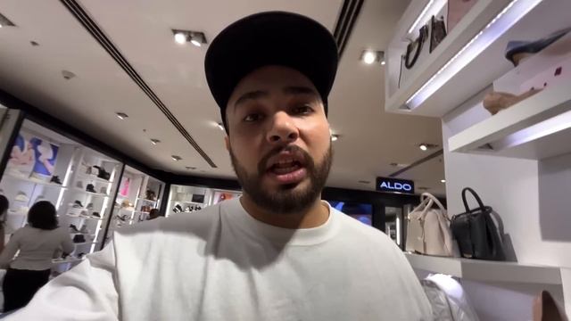 IPHONE 15 KE LIYA ITNI LAMBI LINE MEIN LGNA PDA смотреть онлайн