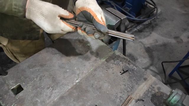 🤨Эксперементальный торсион.#кузница #geflund #ironwork #blacksmithing смотреть онлайн