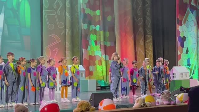 Мое первое выступление на большой сцене с Домисолькой, КЗ Космос, группа Ритмики